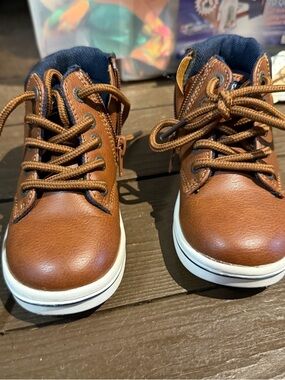 Nautica Kids Brown High-Top Sneakers with White Sole